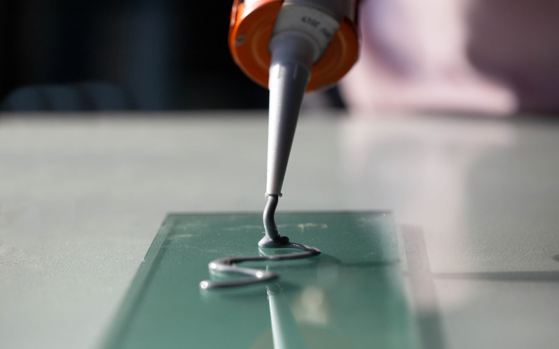 keo silicoen màu xám