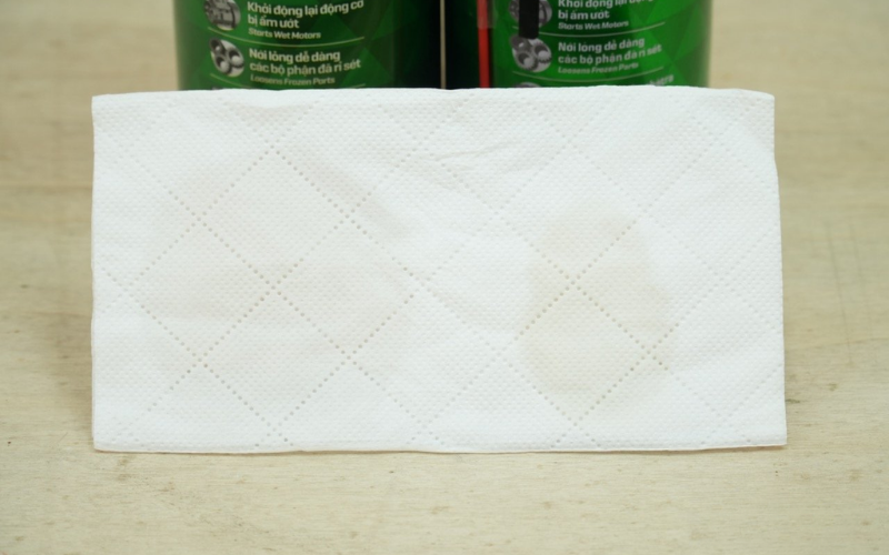 Bên trái là chai thật bên phải là chai giảnhái. (1) Bên trái là chai thật bên phải là chai giảnhái. (1)