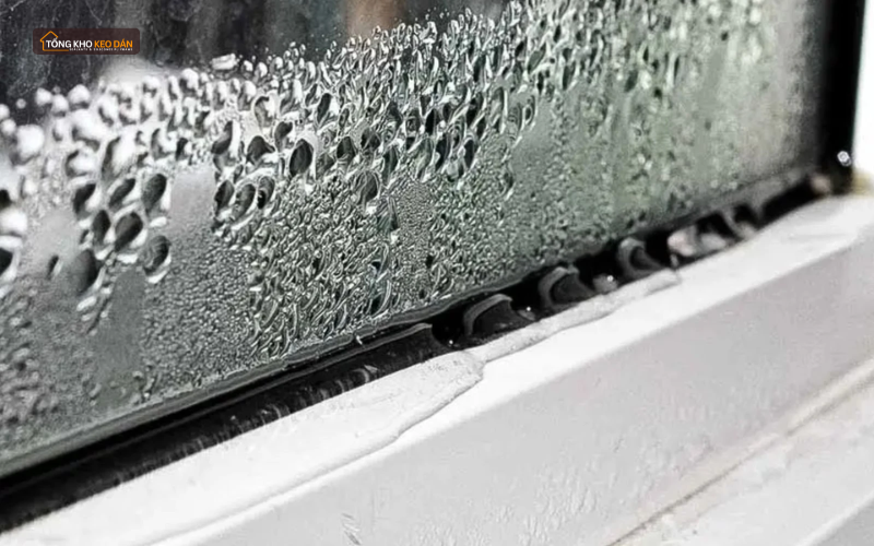 Keo ngăn nước rò rỉ qua khe hở cửa sổ Keo ngăn nước rò rỉ qua khe hở cửa sổ