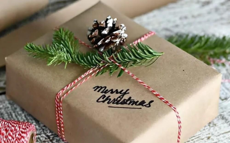 Làm hộp quà Giáng Sinh từ giấy carton