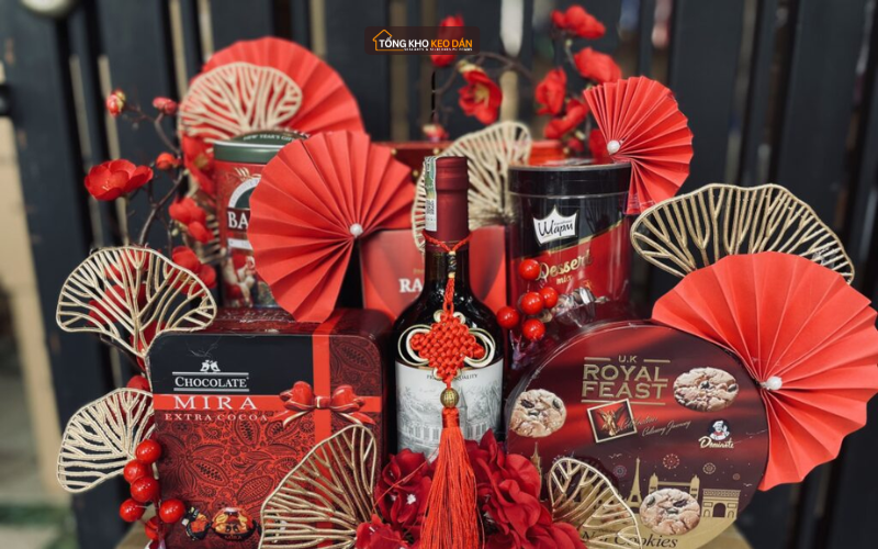 trang trí giỏ quà tết bằng keo nến (1) trang trí giỏ quà tết bằng keo nến (1)