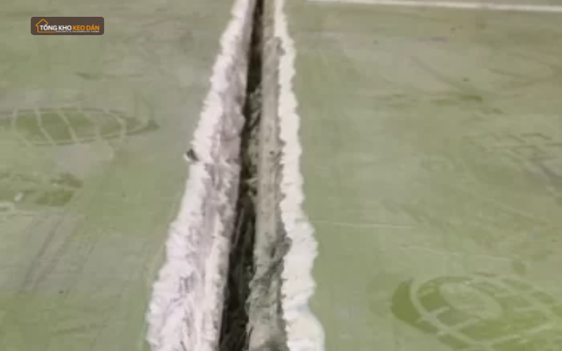 Khe co giãn bị mẻ mép sau 1 thời gian vận hành